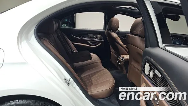 Mercedes-Benz E-Class — Фото автомобиля 8