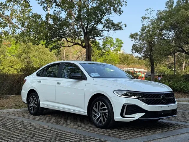 Volkswagen Lavida — Фото автомобиля 3