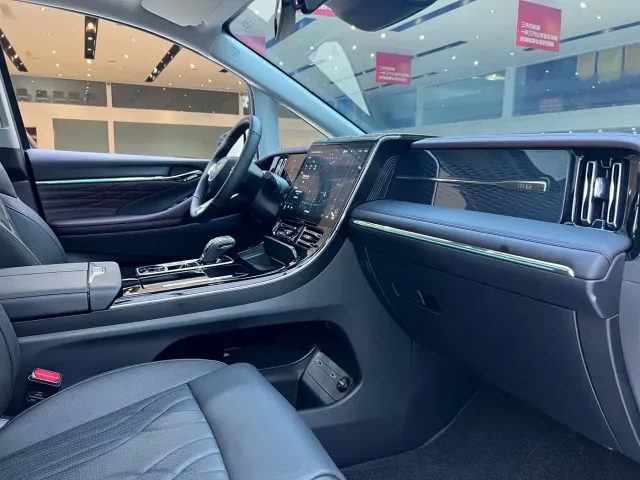 GAC Trumpchi M8 — Фото автомобиля 14