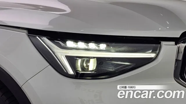 Volvo XC40 — Фото автомобиля 7