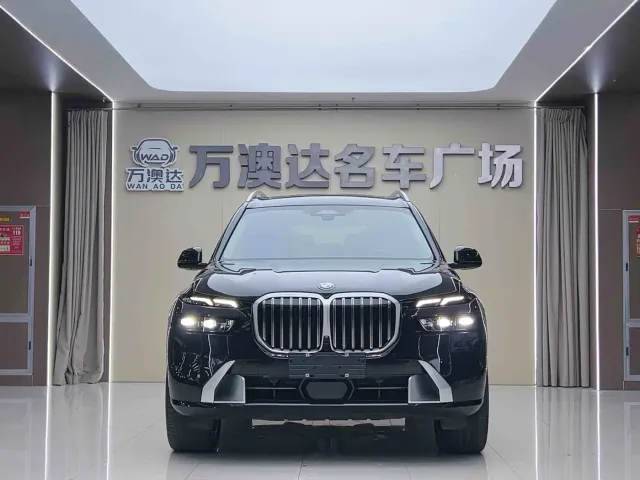 BMW X7 — Фото автомобиля 2