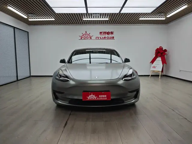 Tesla Model 3 — Фото автомобиля 3