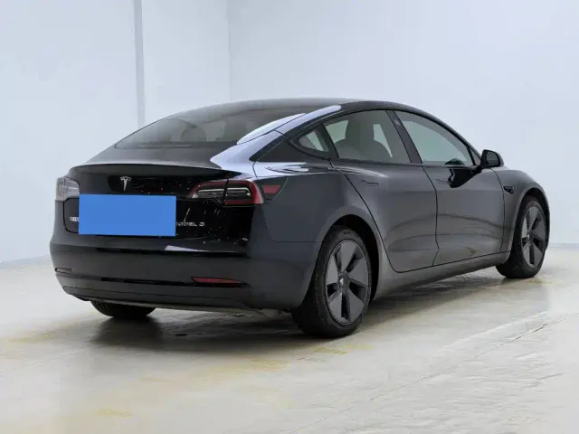 Tesla Model 3 — Фото автомобиля 9