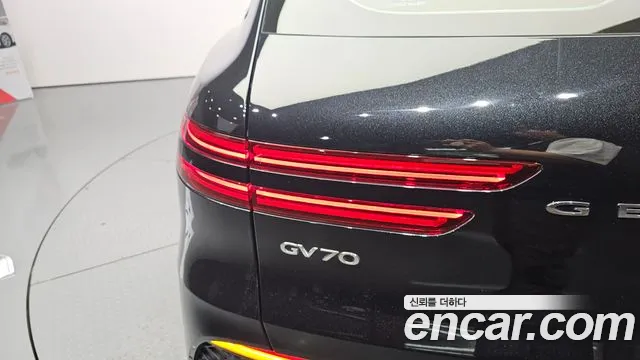 Genesis GV70 — Фото автомобиля 8