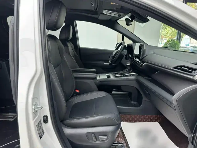 Toyota Sienna — Фото автомобиля 15