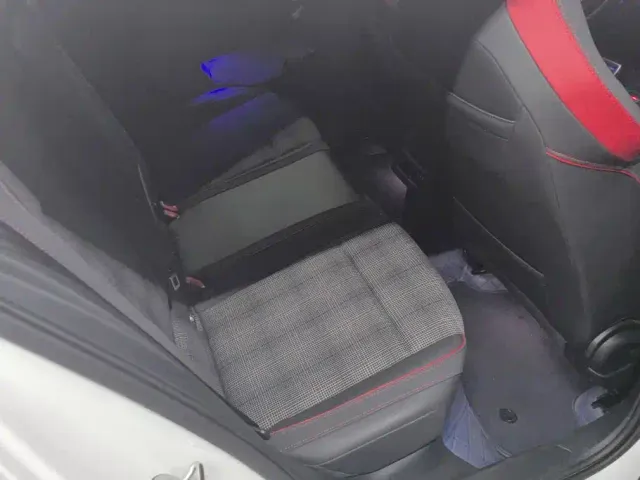 Volkswagen Golf GTI — Фото автомобиля 11