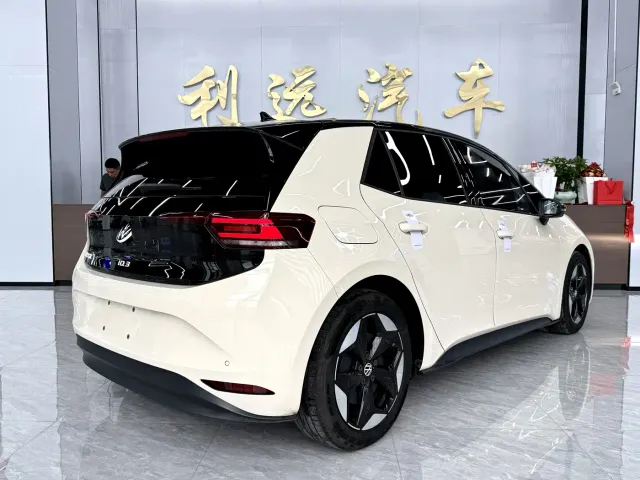 Volkswagen ID.3 — Фото автомобиля 13