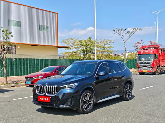 Фотография автомобиля — BMW X1