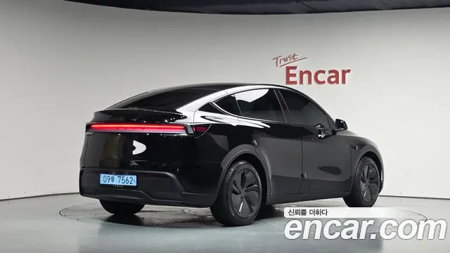 Фотография автомобиля — Tesla Model Y
