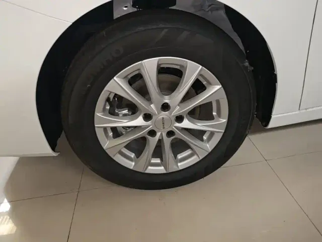 Roewe i5 — Фото автомобиля 22