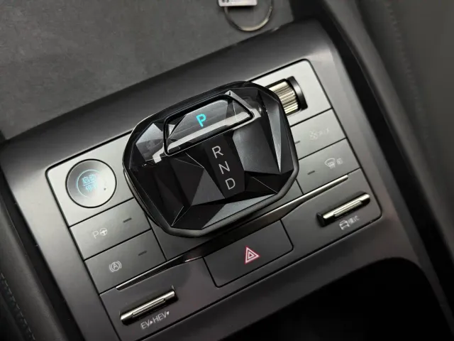 BYD Qin L — Фото автомобиля 14