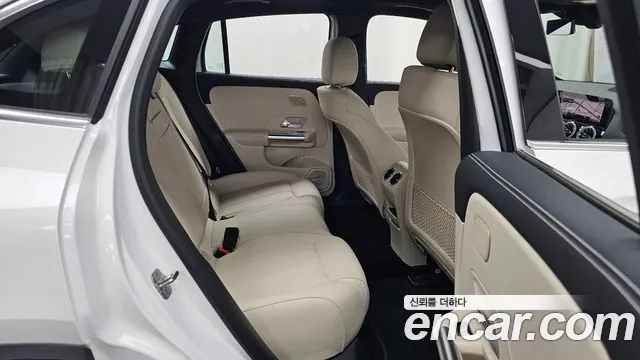 Mercedes-Benz EQA — Фото автомобиля 11