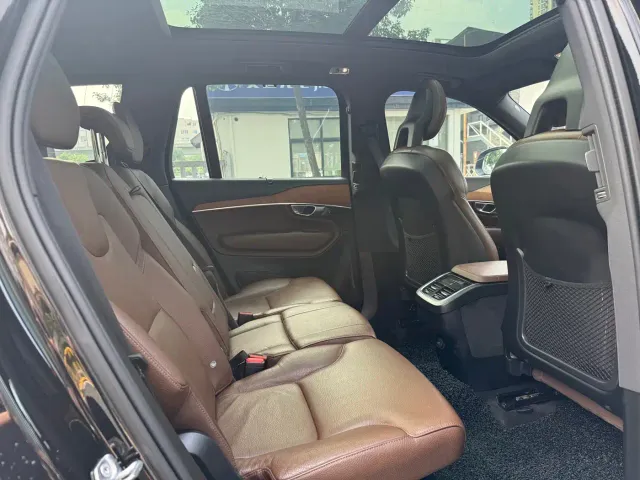 Volvo XC90 — Фото автомобиля 15