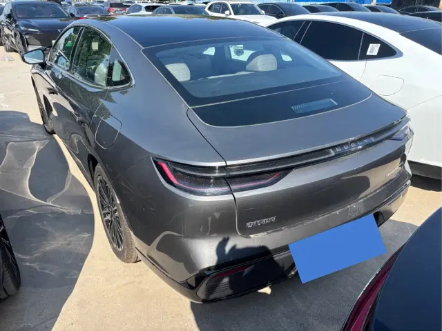 Geely Galaxy Xingyao 8 — Фото автомобиля 9
