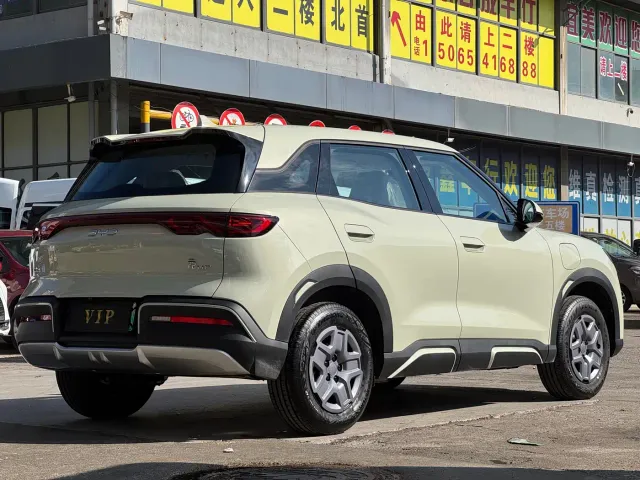 BYD Yuan UP — Фото автомобиля 8