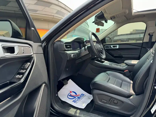 Ford Explorer — Фото автомобиля 6