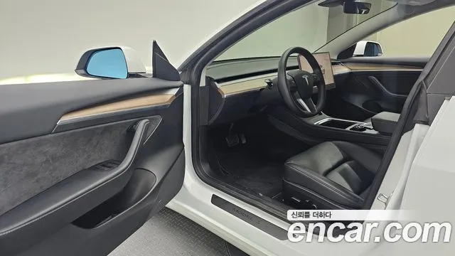 Tesla Model 3 — Фото автомобиля 10