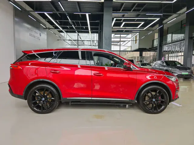 BYD Tang — Фото автомобиля 11