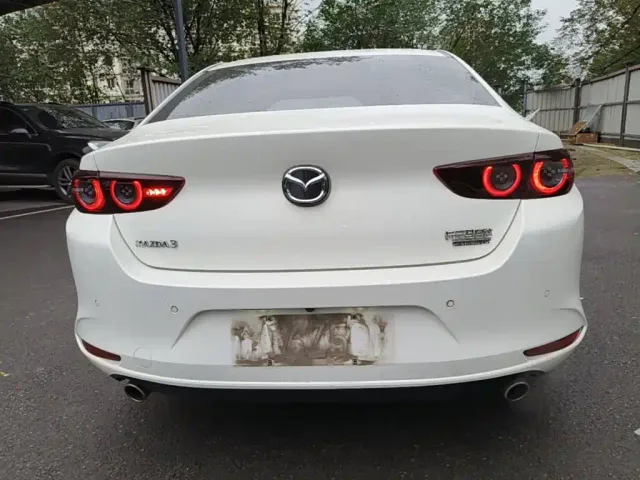 Mazda Axela — Фото автомобиля 5