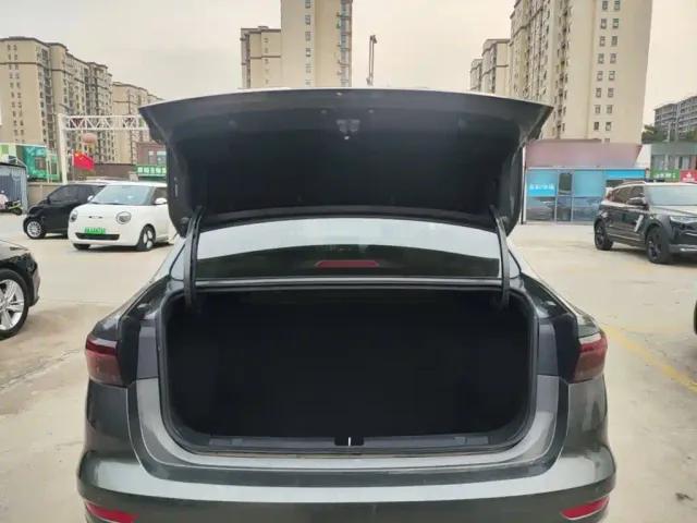Geely Emgrand — Фото автомобиля 18