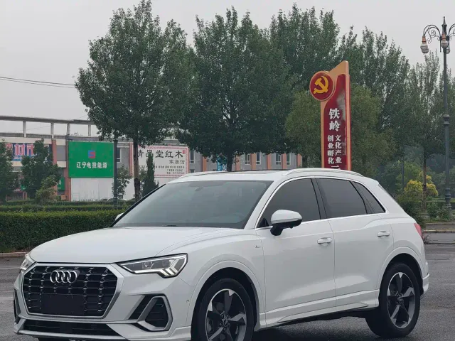 Фотография автомобиля — Audi Q3