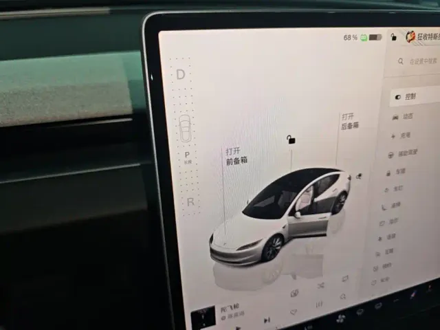 Tesla Model 3 — Фото автомобиля 13