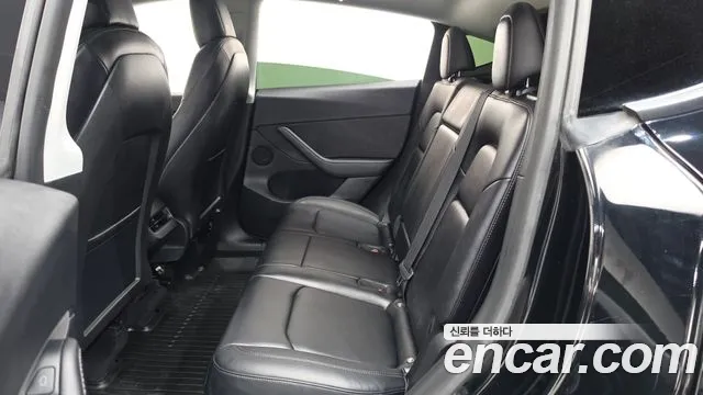 Tesla Model Y — Фото автомобиля 17