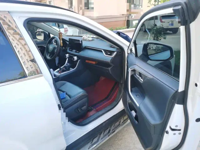 Toyota RAV4 — Фото автомобиля 17