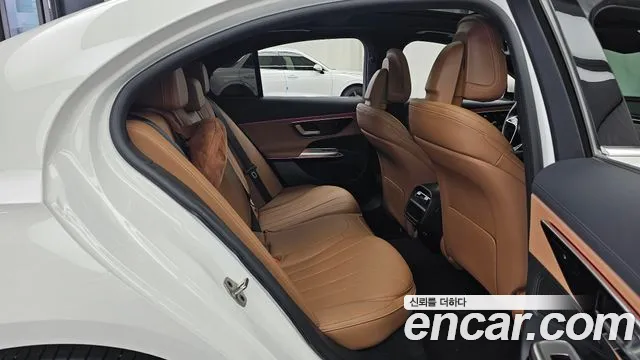 Mercedes-Benz E-Class — Фото автомобиля 12