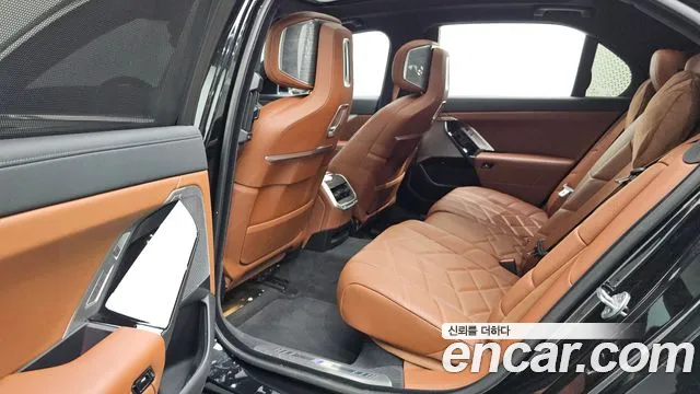 BMW 7 Series G70 — Фото автомобиля 12