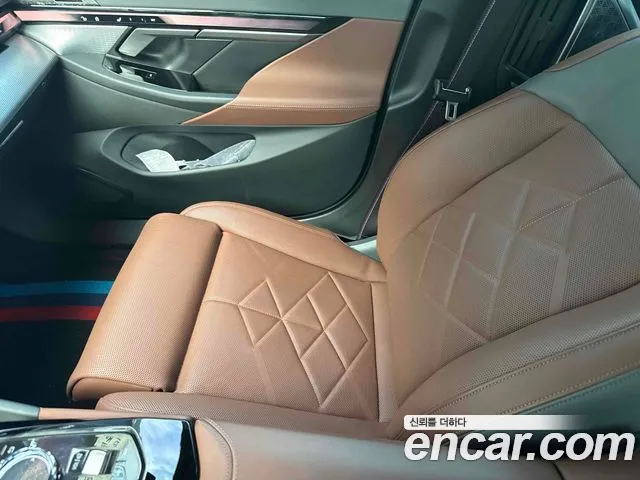 BMW 5 Series G60 — Фото автомобиля 10