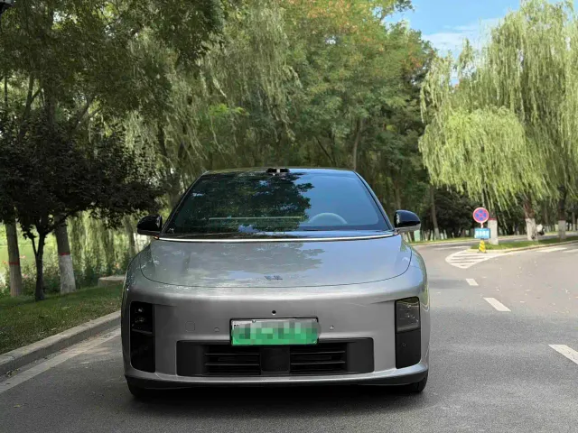 Li Auto Li Auto i6 2025 4WD Base Model — Фото автомобиля 2