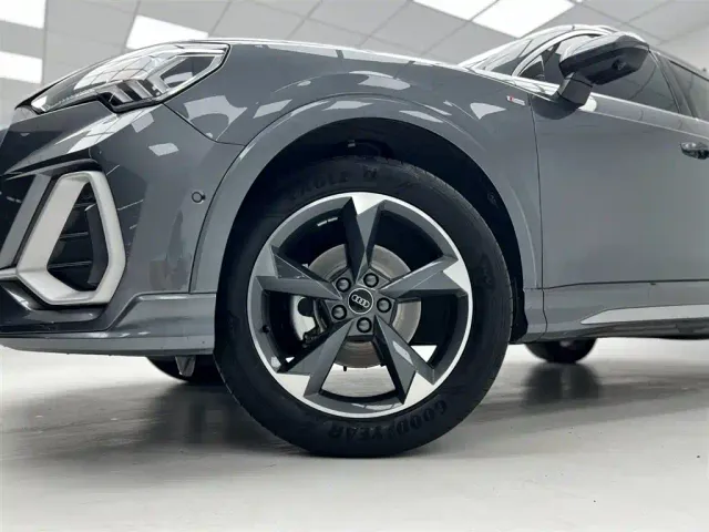 Audi Q3 — Фото автомобиля 6