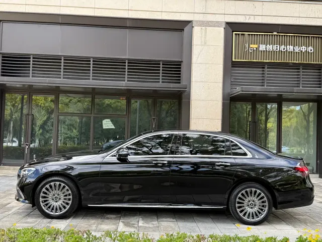 Mercedes-Benz E-Class — Фото автомобиля 4