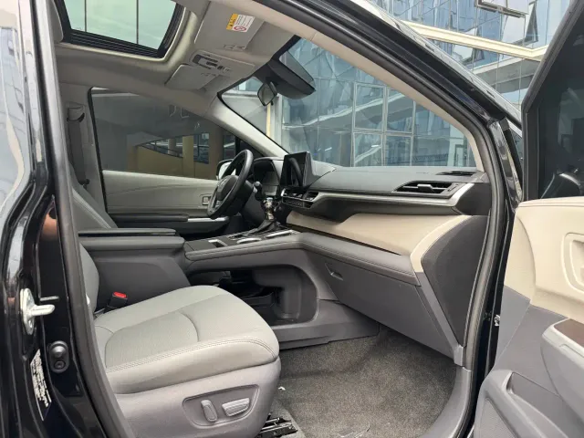 Toyota Granvia — Фото автомобиля 12