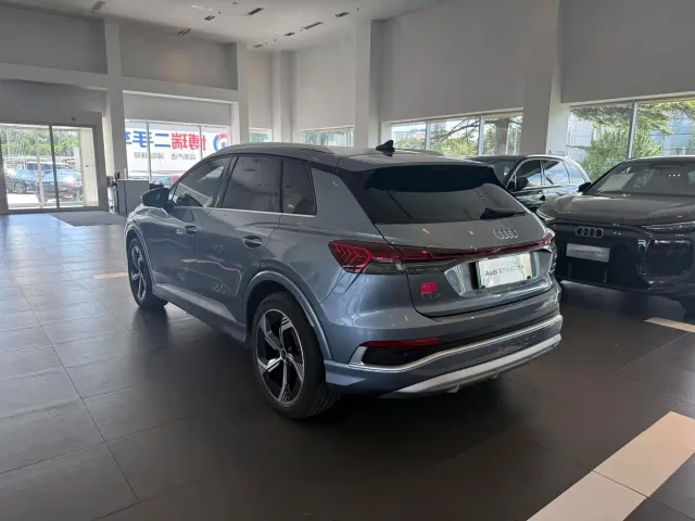 Audi Q4 e-tron — Фото автомобиля 4