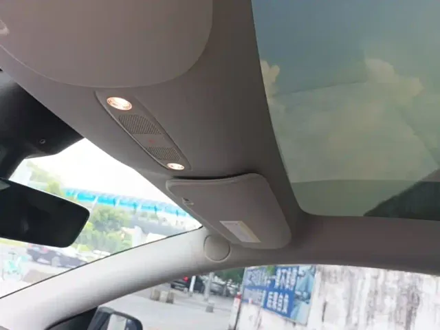 Tesla Model Y — Фото автомобиля 17