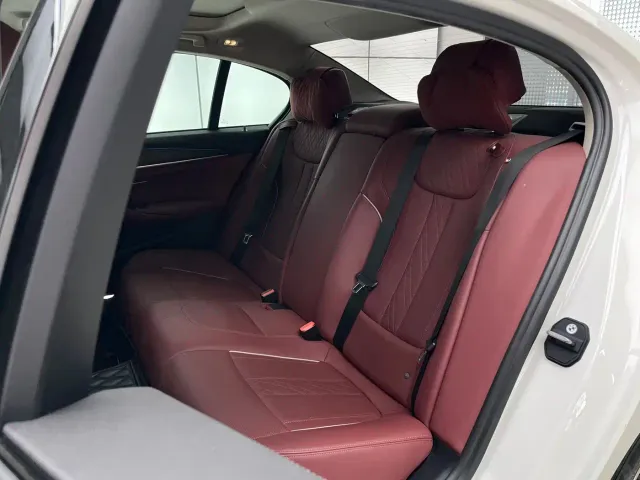 BMW 5 Series — Фото автомобиля 15