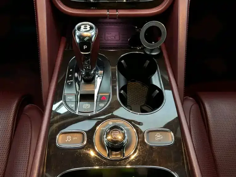 Bentley Bentayga 2022 4.0T V8 — Фото автомобиля 11