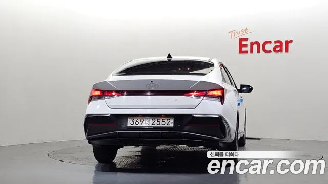 Hyundai Avante — Фото автомобиля 4