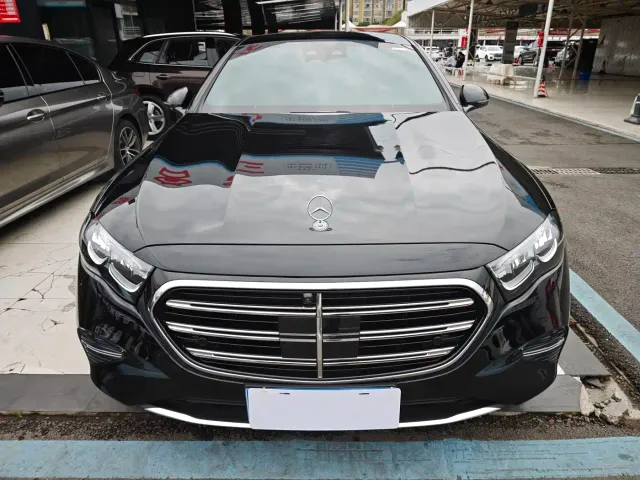 Mercedes-Benz E-Class — Фото автомобиля 2