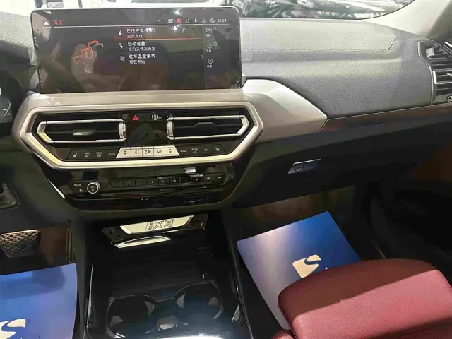 BMW iX3 — Фото автомобиля 10