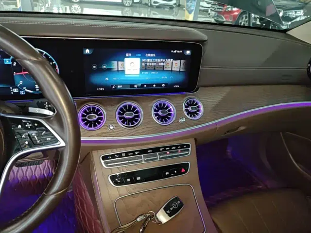 Mercedes-Benz E-Class — Фото автомобиля 12