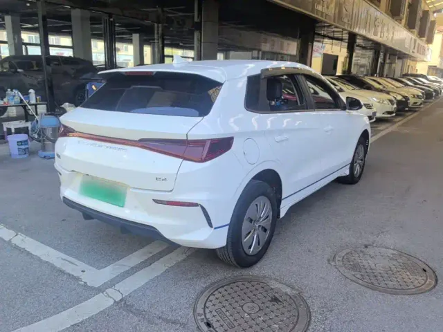 BYD e2 — Фото автомобиля 6