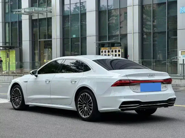 Audi A7L — Фото автомобиля 4
