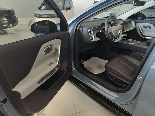 Leapmotor B01 — Фото автомобиля 15