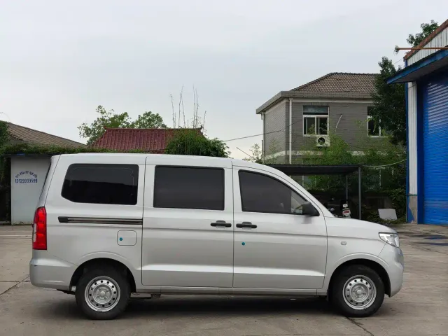 Wuling Hongguang V — Фото автомобиля 8