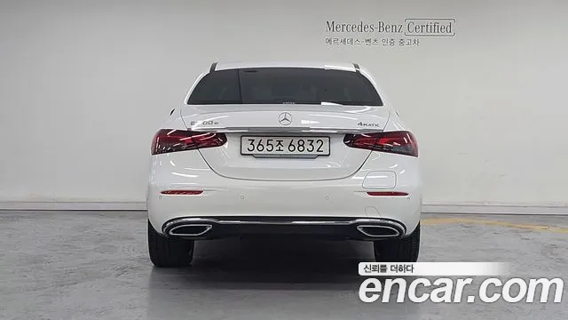 Mercedes-Benz E-Class — Фото автомобиля 4