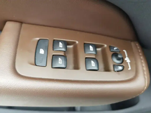 Volvo XC60 — Фото автомобиля 9