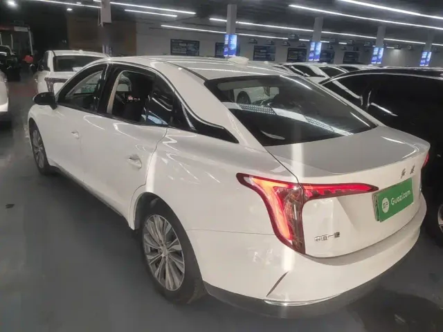 Hongqi E-QM5 — Фото автомобиля 4